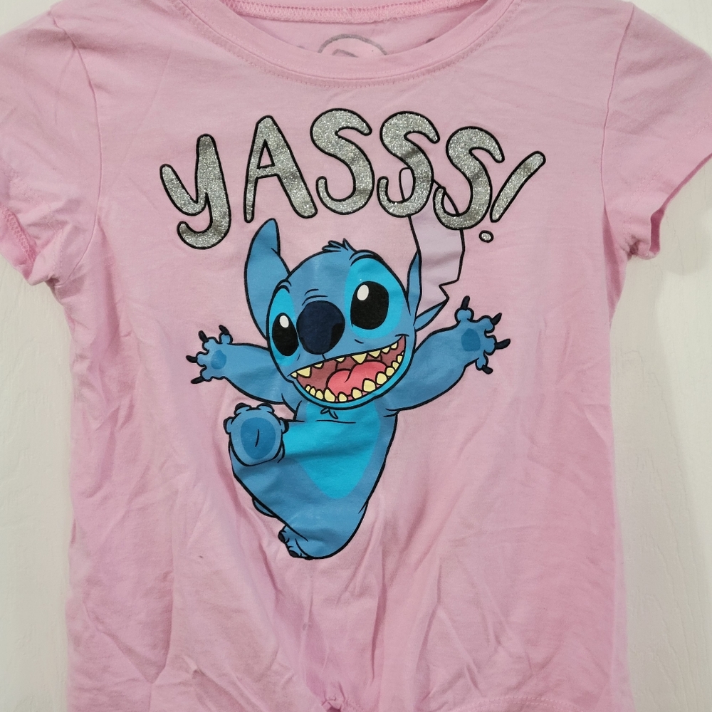 Stich shirt yasss in front and nope in back